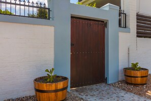 Property entrance - 57 Huguenot Street (Franschhoek)