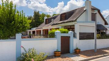 Mặt tiền nơi lưu trú