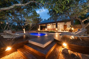 2 つの屋外プール