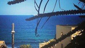 Unclassified image, 2 of 3, button - Hilton Holiday House (eMdloti)