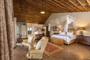 Ropa de cama de alta calidad, colchones con pillow-top y minibar 