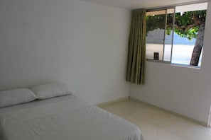 Kamar Superior, kamar mandi pribadi, pemandangan laguna