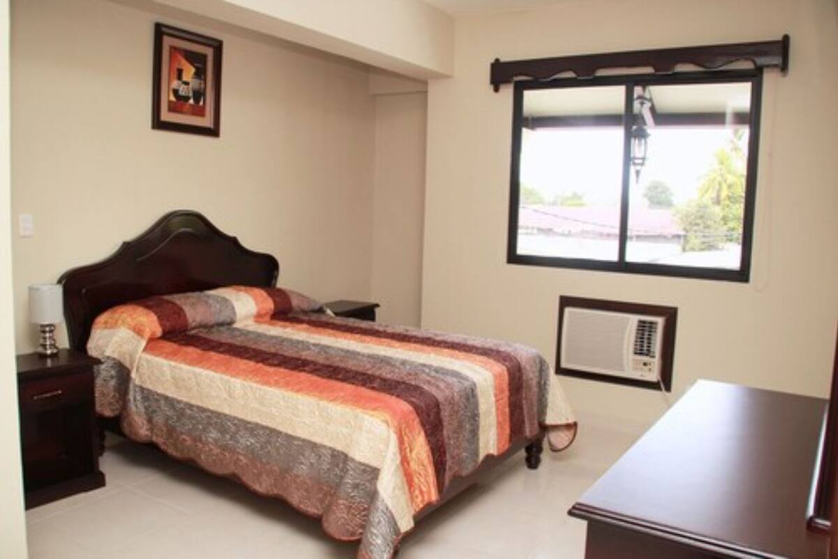 Habitación superior, 1 cama Queen size | Wifi gratis