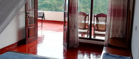 1 habitación, ropa de cama de alta calidad y escritorio