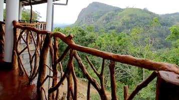 Phòng đôi, quang cảnh đồi núi | Ban công