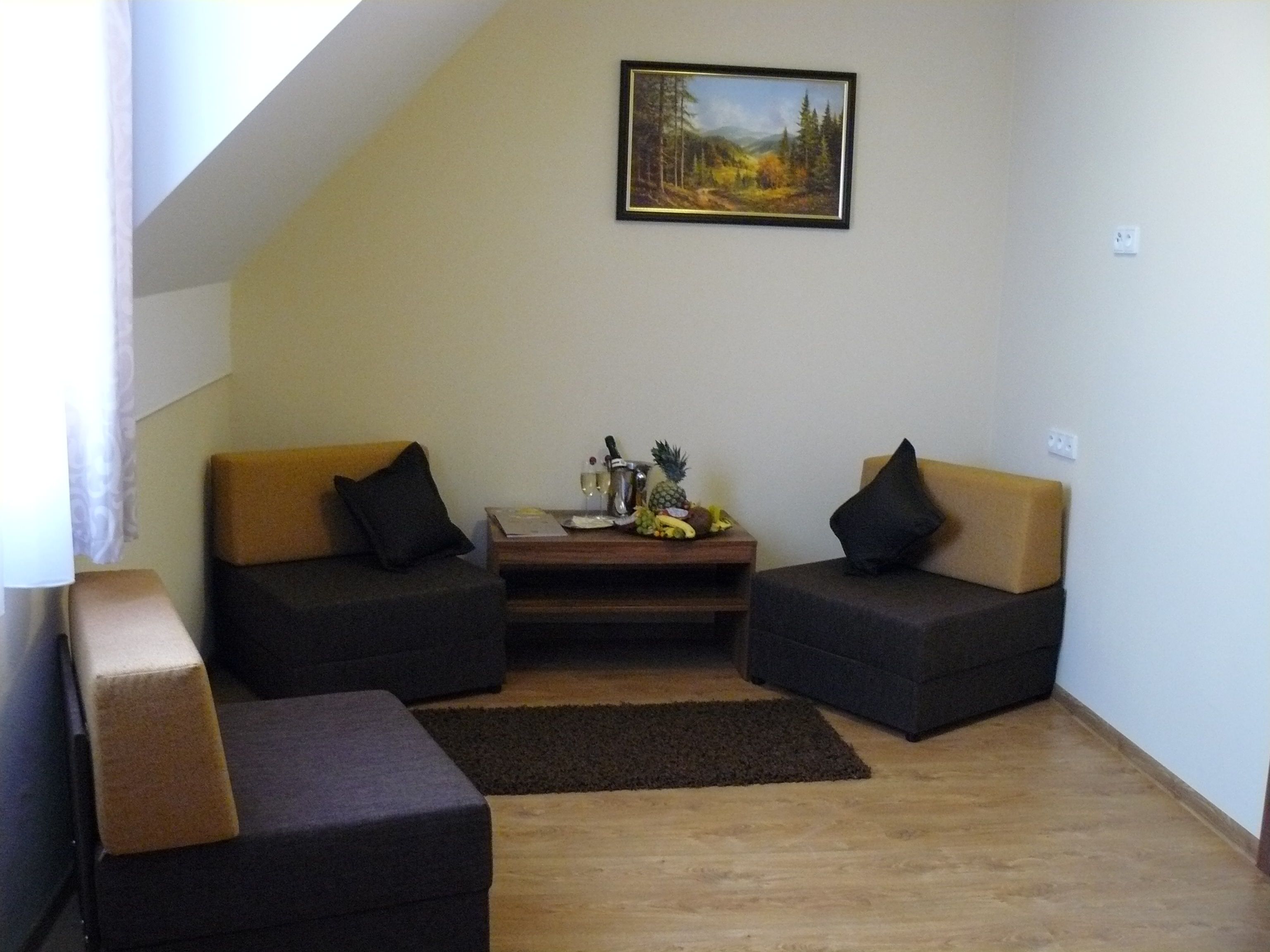 comfort suite, 1 bedroom | living area | 0-cm flat-screen tv with satellite channels, tv