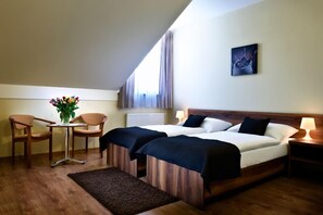 Comfort Twin Room | In-room safe, desk, blackout curtains, iron/ironing board - Hotel Rozálka (Pezinok)