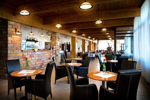 Bar (on property) - Hotel Rozálka (Pezinok)