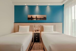 Hypo-allergenic bedding, in-room safe, desk, laptop workspace - Hampton By Hilton Berlin City Centre Alexanderplatz (Berlin)