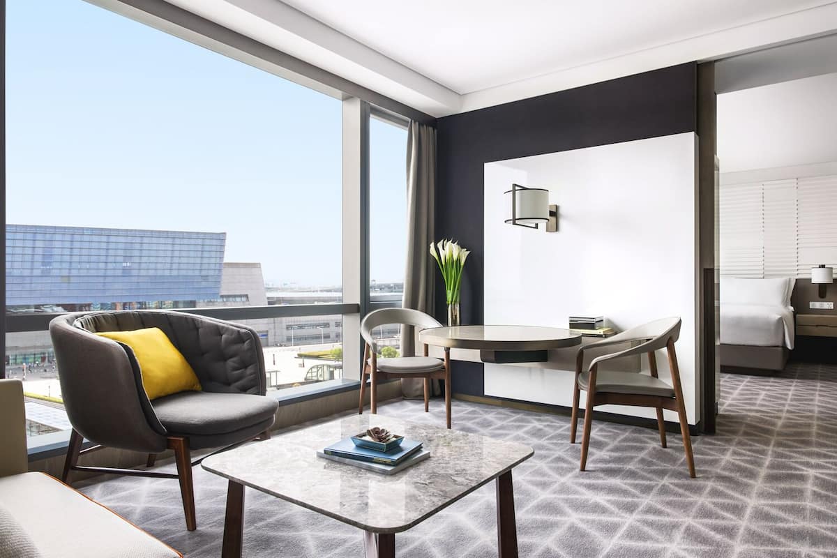 club executive suite | 1 bedroom, down duvets, minibar, in-room safe