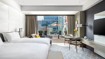 Deluxe Terrace | Down duvets, minibar, in-room safe, individually decorated