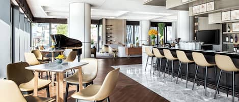 2 bars/lounges, poolside bar