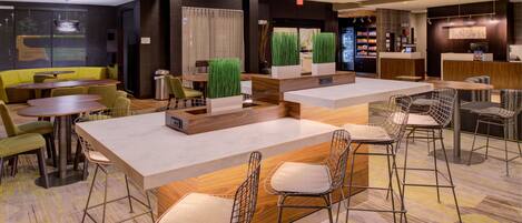 Lobby-lounge