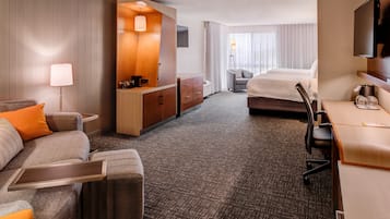 Suite, plusieurs lits | Literie de qualité supérieure, surmatelas, bureau