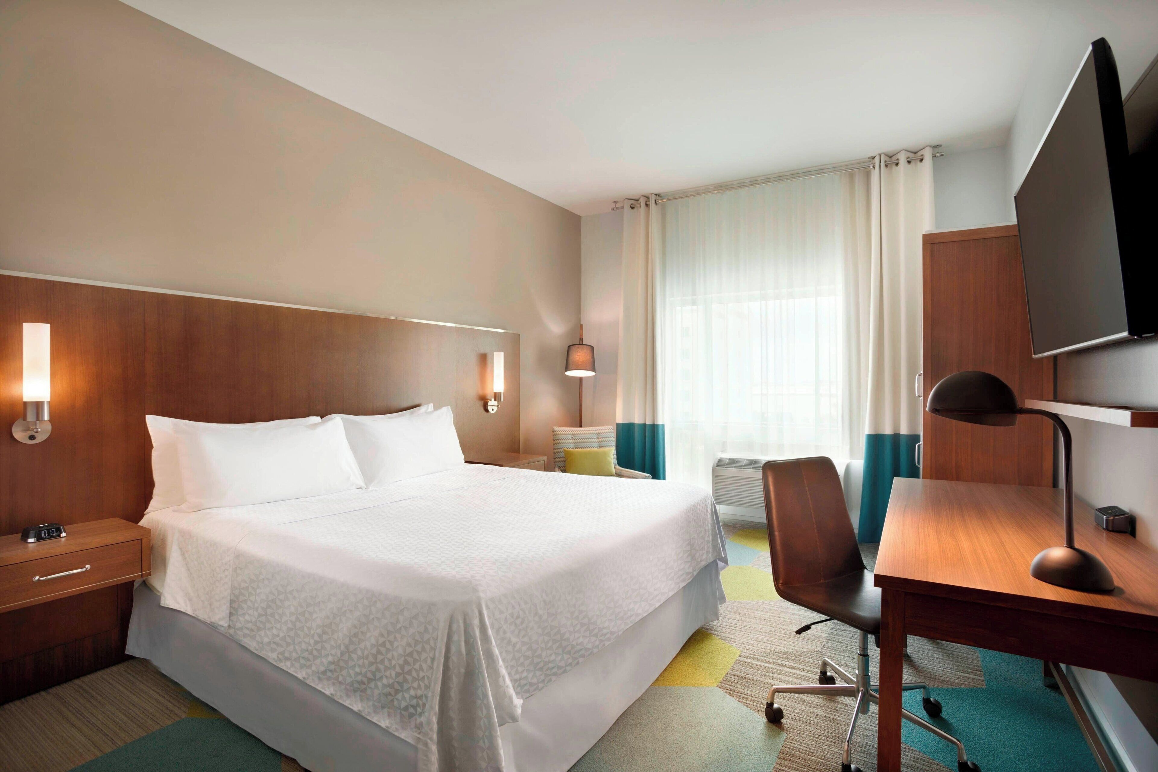 room, 1 king bed, non smoking | 1 bedroom, in-room safe, desk, blackout curtains