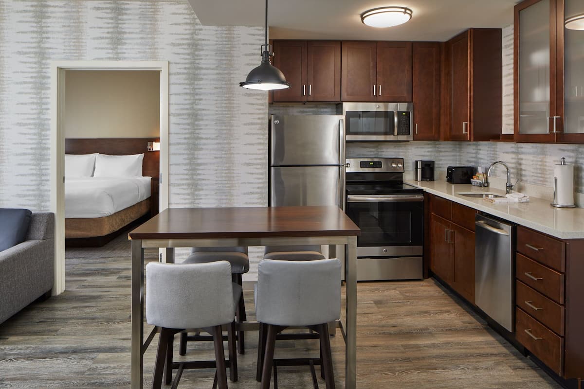 1 bedroom, in-room safe, desk, blackout curtains