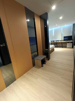 Habitación doble superior, vistas a la ciudad | Escritorio, sistema de insonorización, wifi gratis y ropa de cama