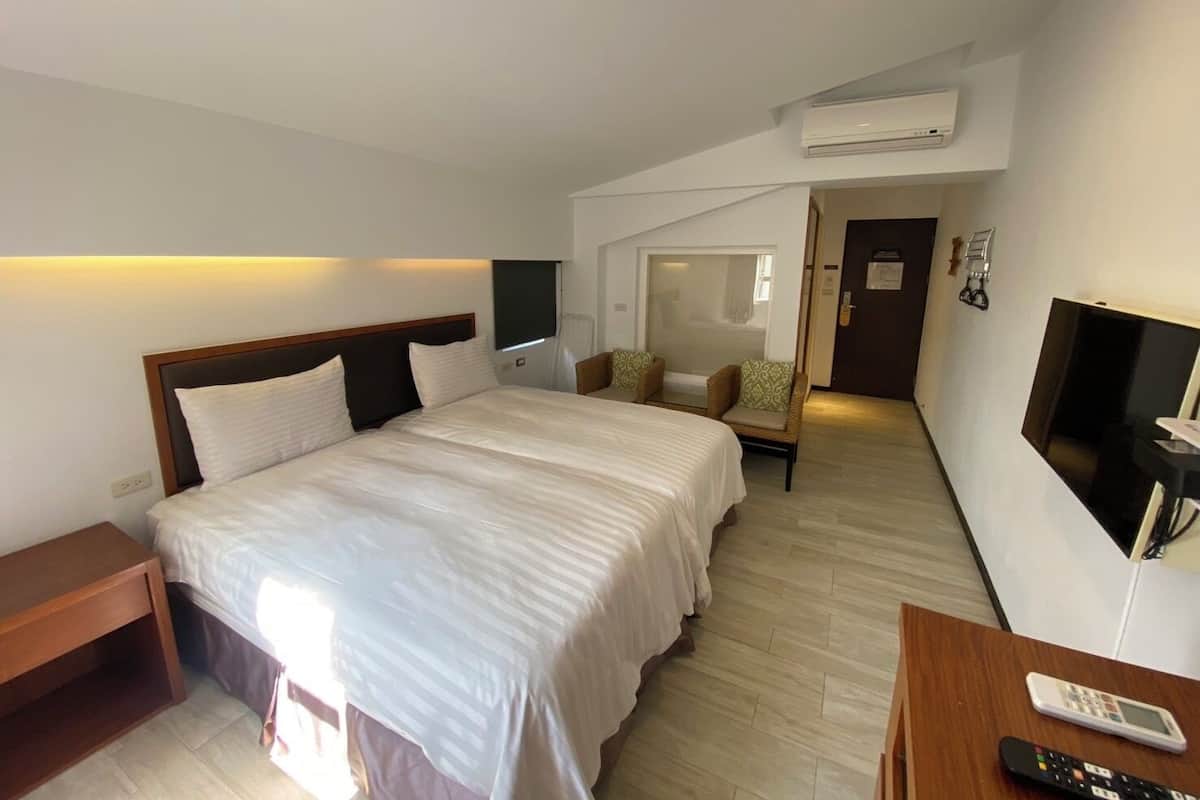 Twin Room | In-room safe, blackout drapes, free WiFi, bed sheets