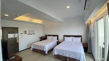 Deluxe Quadruple Room | In-room safe, blackout curtains, free WiFi, bed sheets