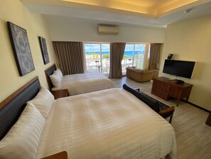 Deluxe-herbergi fyrir fjóra | Öryggishólf í herbergi, myrkratjöld/-gardínur