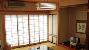 传统客房 (Japanese Style, For 3 People)