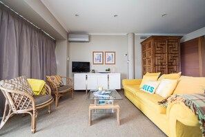 Apartment, 1 Bedroom | Living area