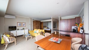 Apartment, 1 Bedroom | In-room dining