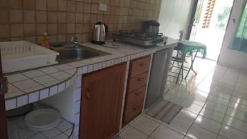 Fridge, stovetop, dishwasher, coffee/tea maker