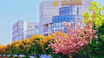 المنشأة من الخارج