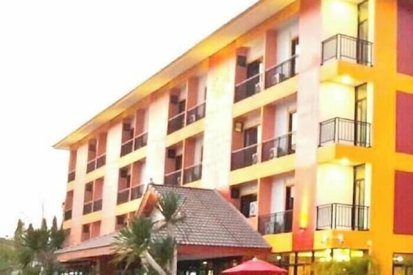 Vista frontal de la propiedad