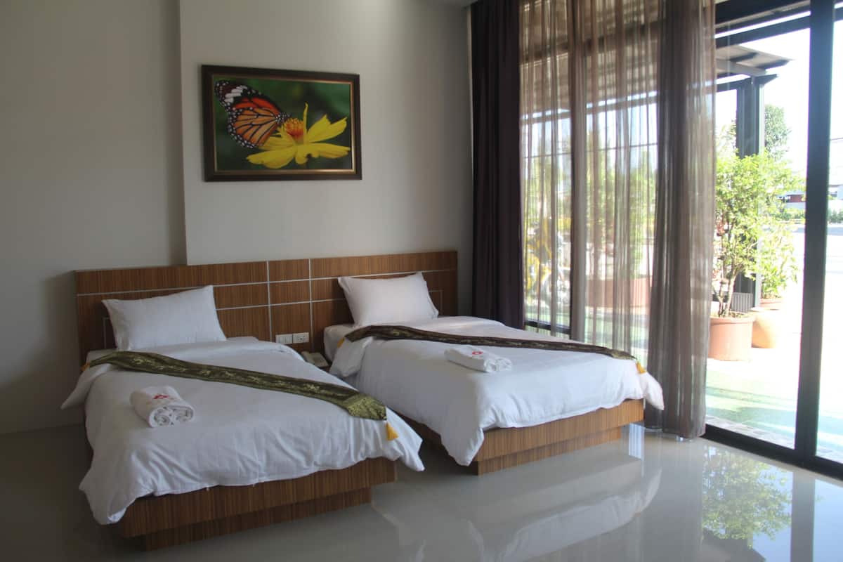 standard twin room | 1 bedroom, desk, free wifi, bed sheets