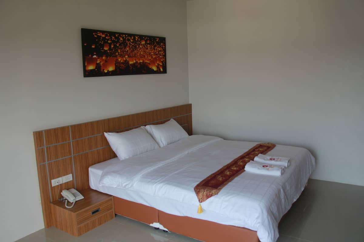 Standard King Room | Desk, WiFi (free), bed sheets