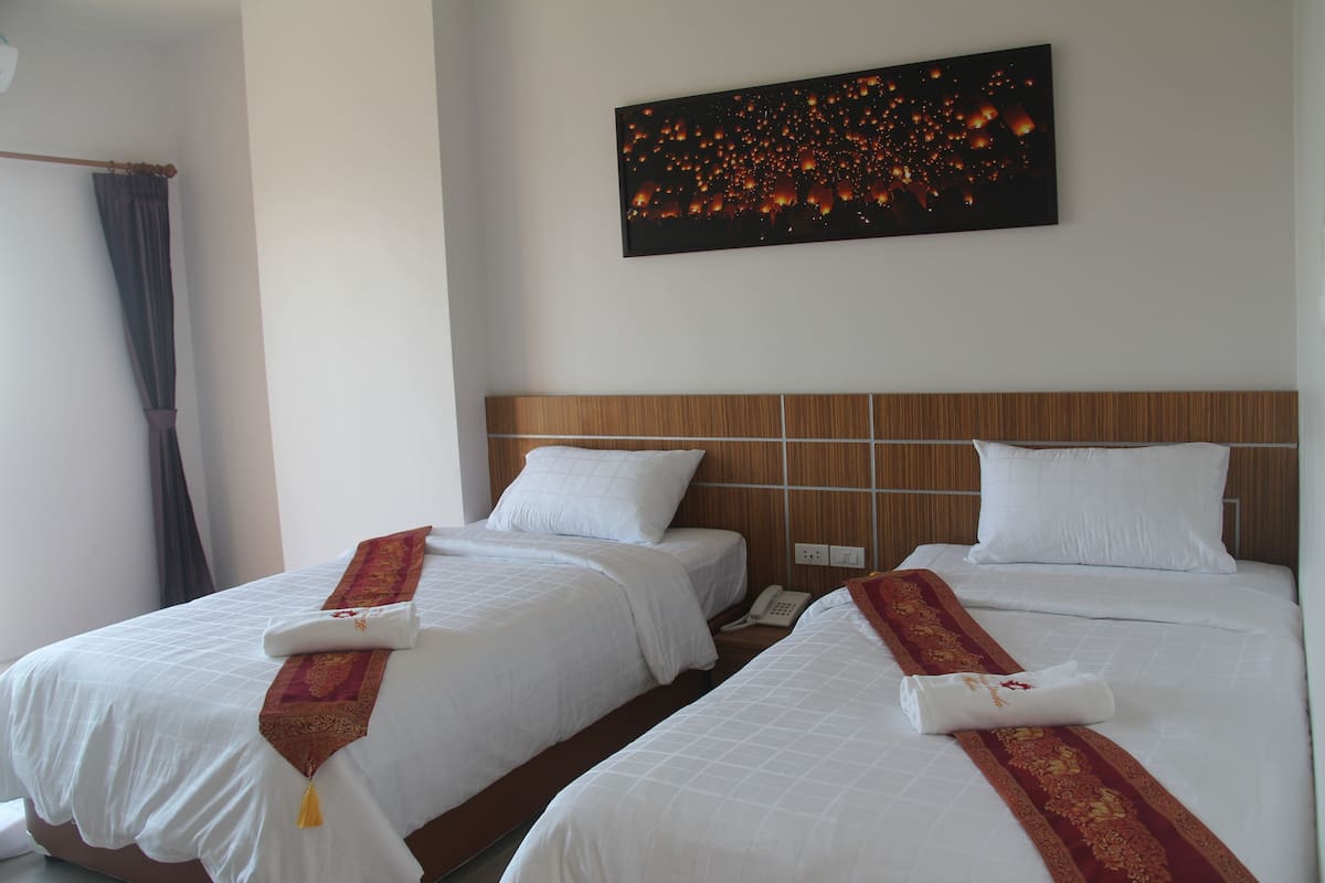standard twin room | 1 bedroom, desk, free wifi, bed sheets