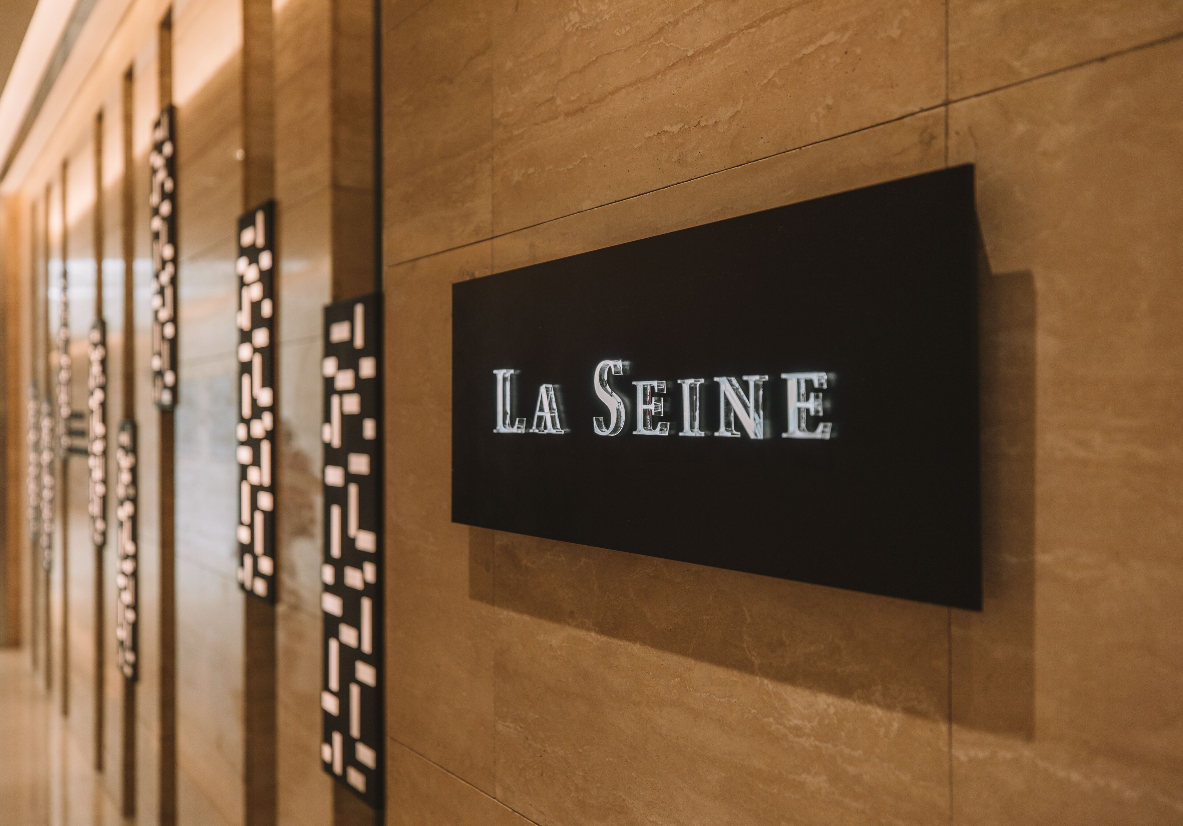 3 restaurants, breakfast served