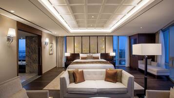 Ropa de cama de alta calidad, cubrecamas y minibar