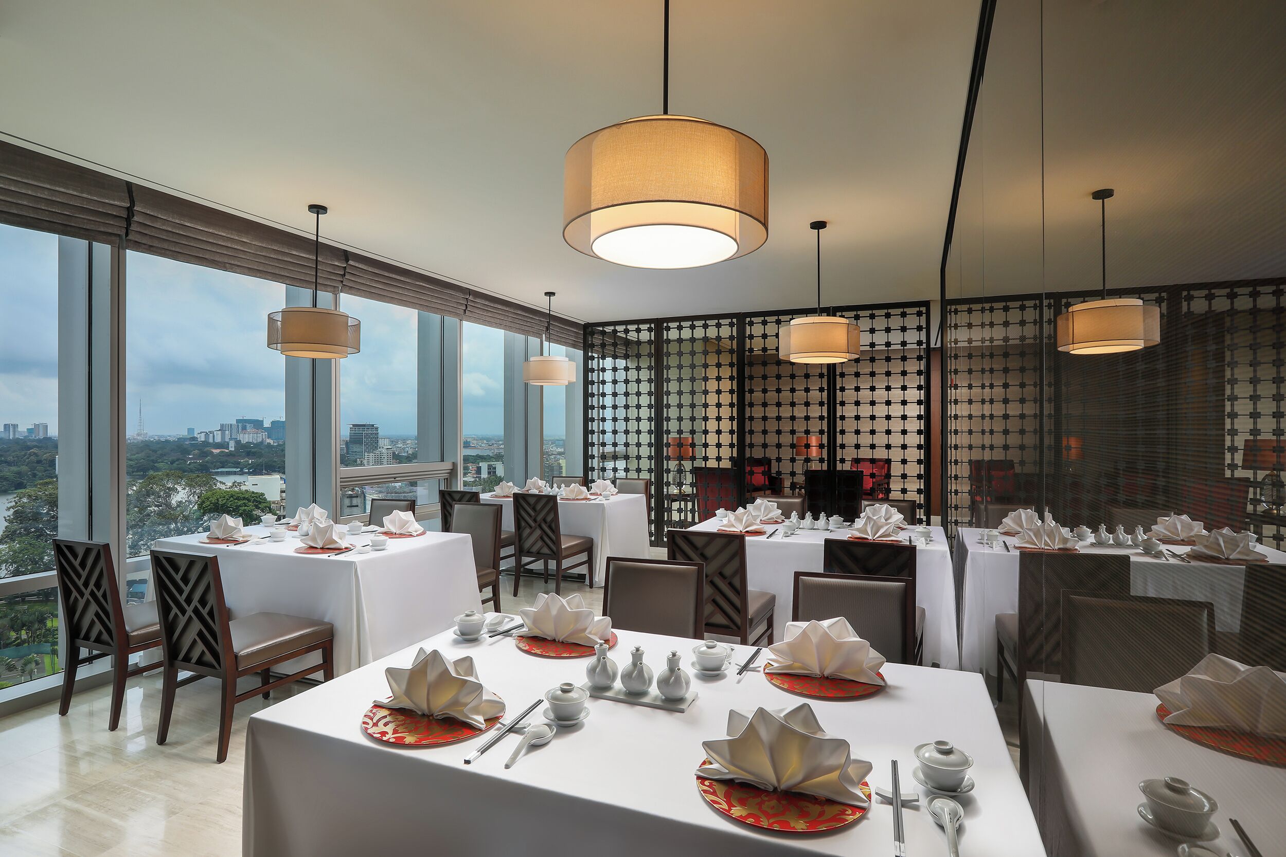 3 nhà hàng, phục vụ bữa sáng 