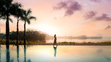 Indoor pool, outdoor pool, free cabanas