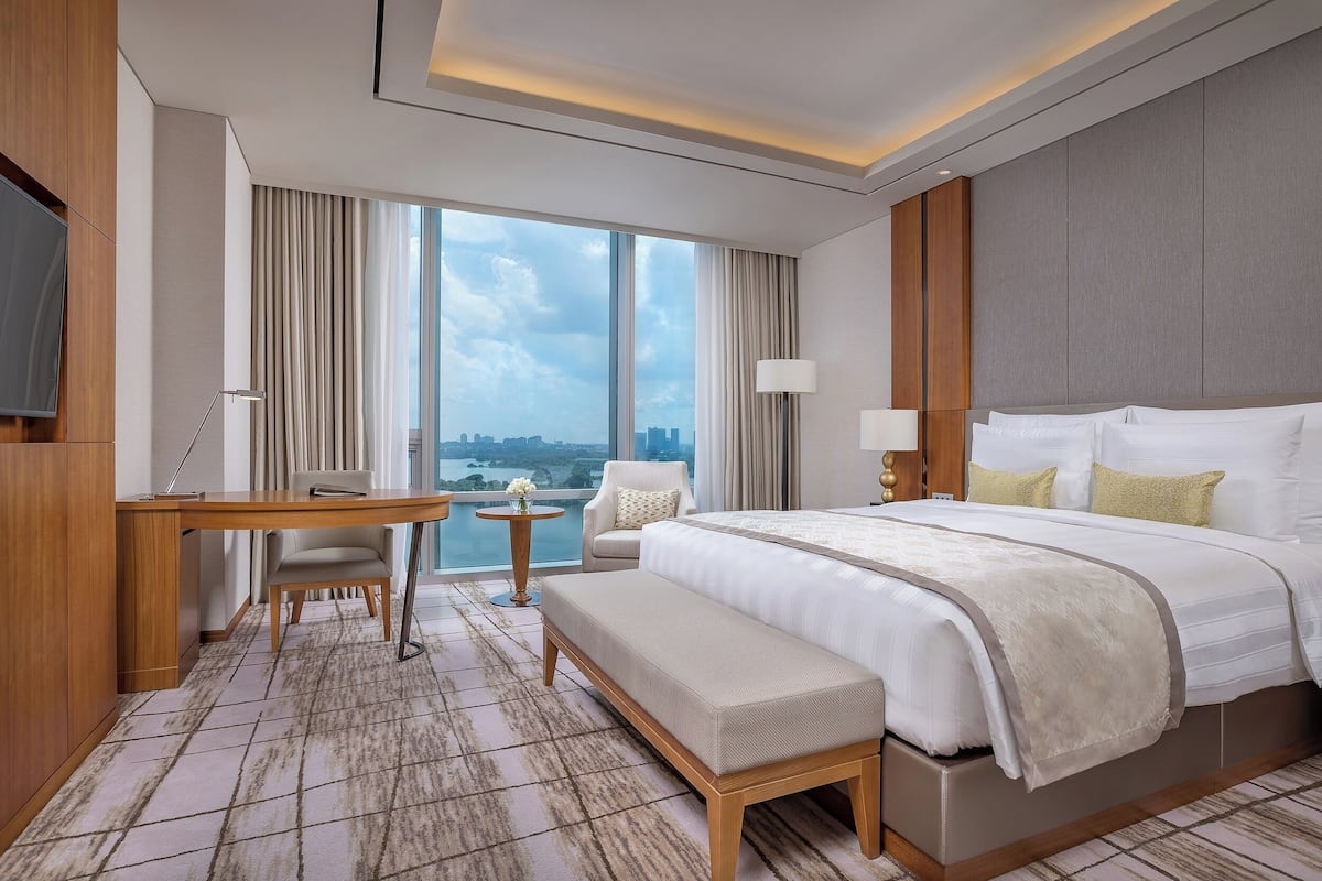 Premium bedding, down duvets, minibar, in-room safe