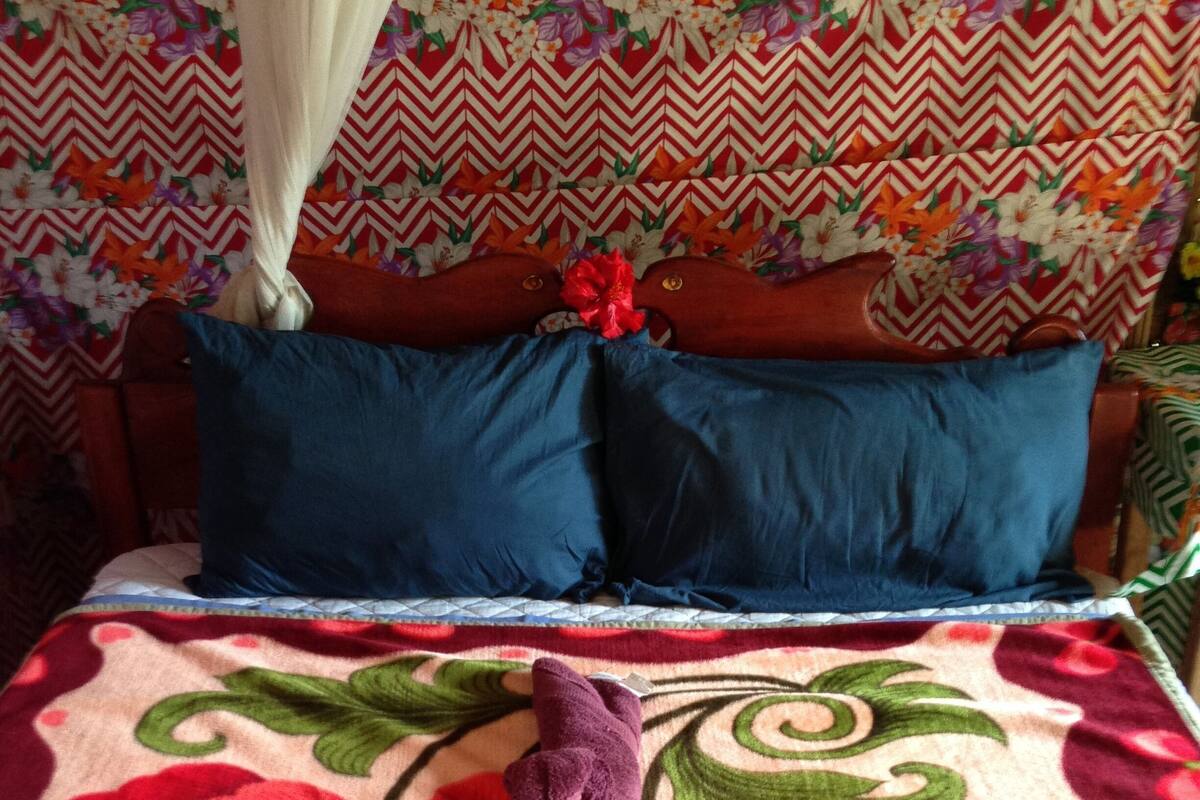2 bedrooms, bed sheets