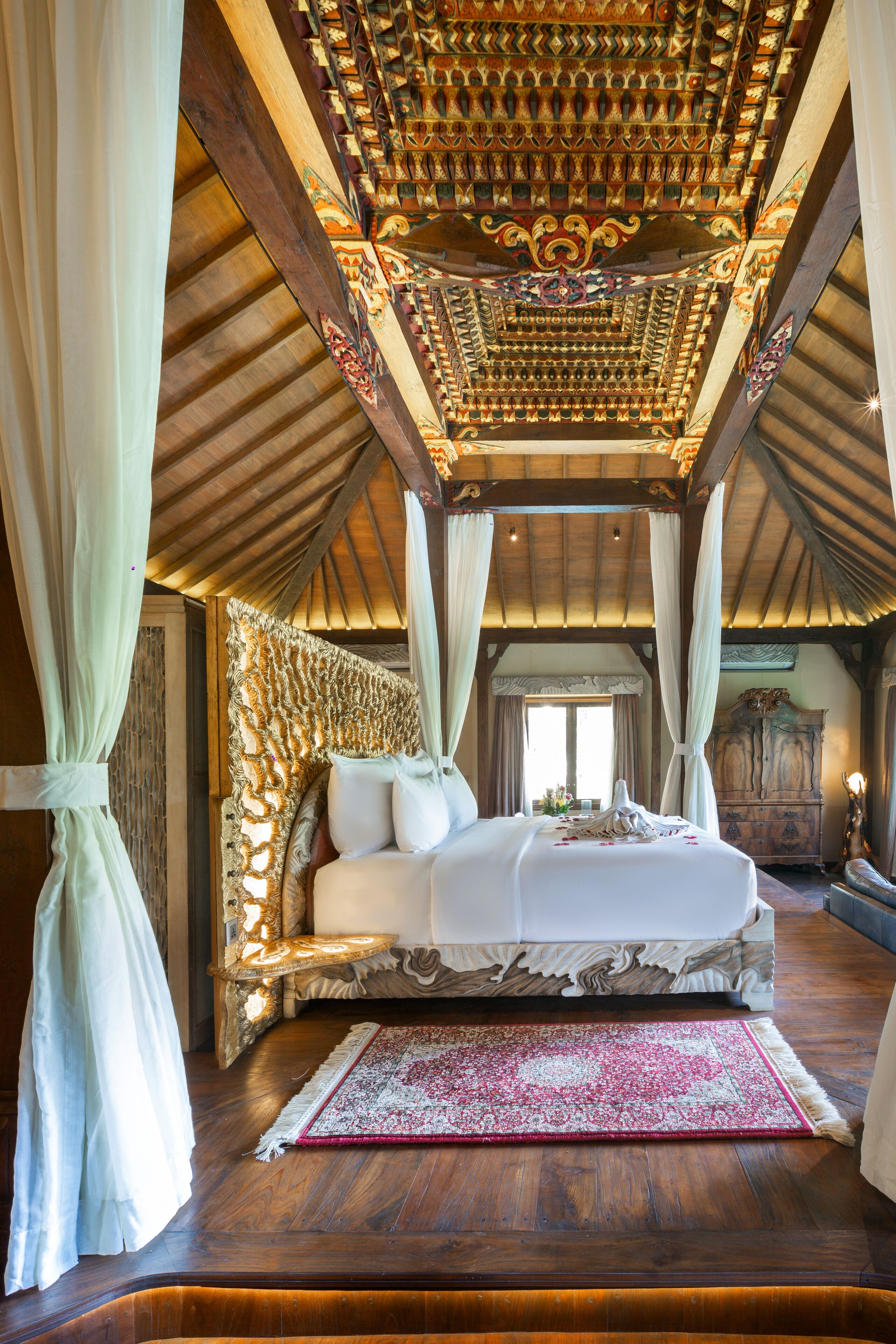 Premium bedding, pillowtop beds, free minibar, in-room safe