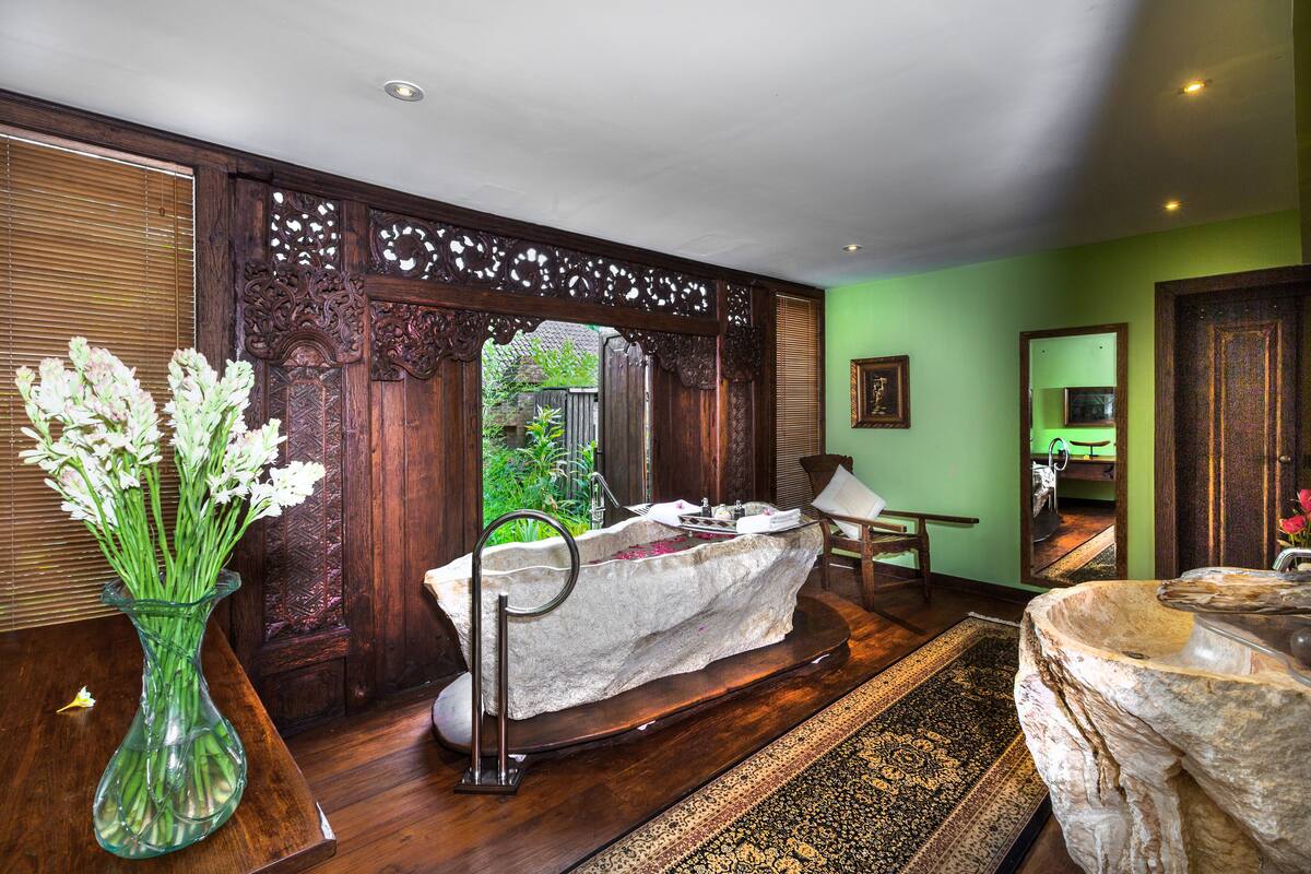Peralatan tempat tidur premium, tilam berlapik, bar mini percuma 