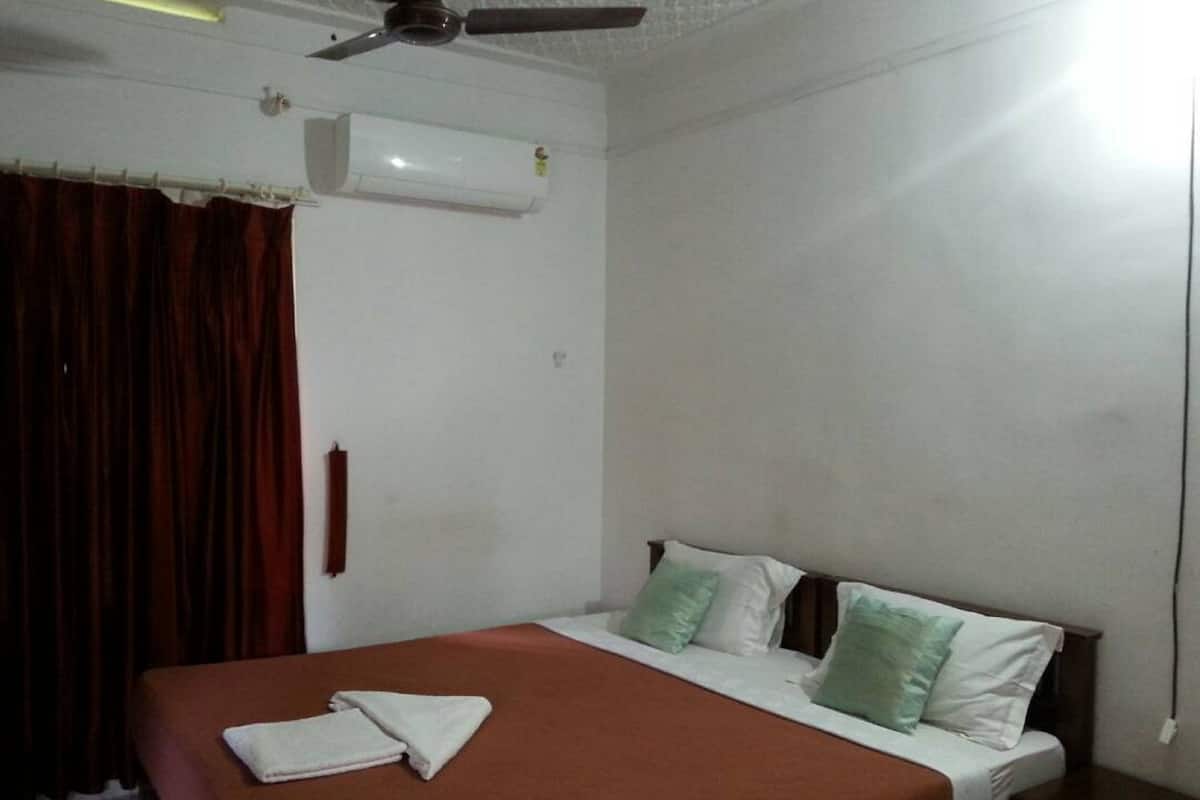 Premium bedding, rollaway beds, free WiFi