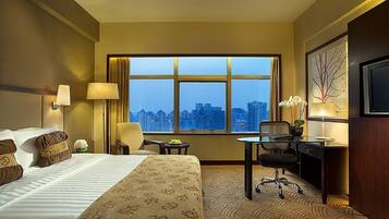 Premium bedding, minibar, in-room safe, desk