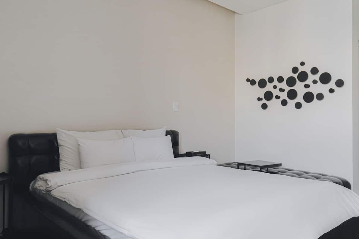 Coffres-forts dans les chambres, bureau, rideaux occultants
