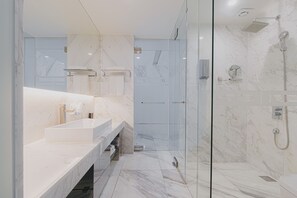 ACC Twin Suite (Styler) | Bagno | Accappatoio, pantofole, bidet, asciugamani