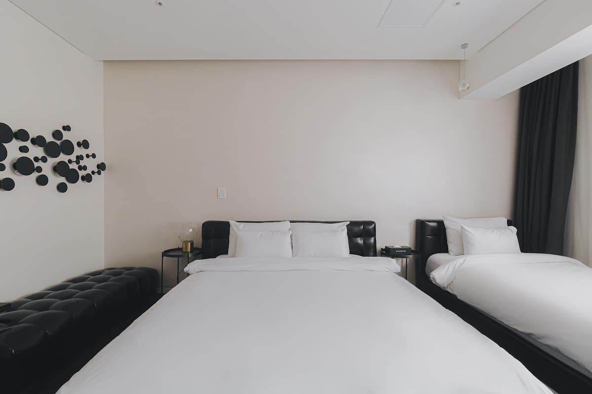 1 bedroom, in-room safe, desk, blackout curtains