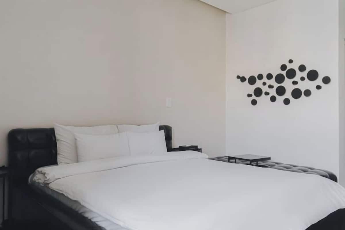 1 bedroom, in-room safe, desk, blackout drapes