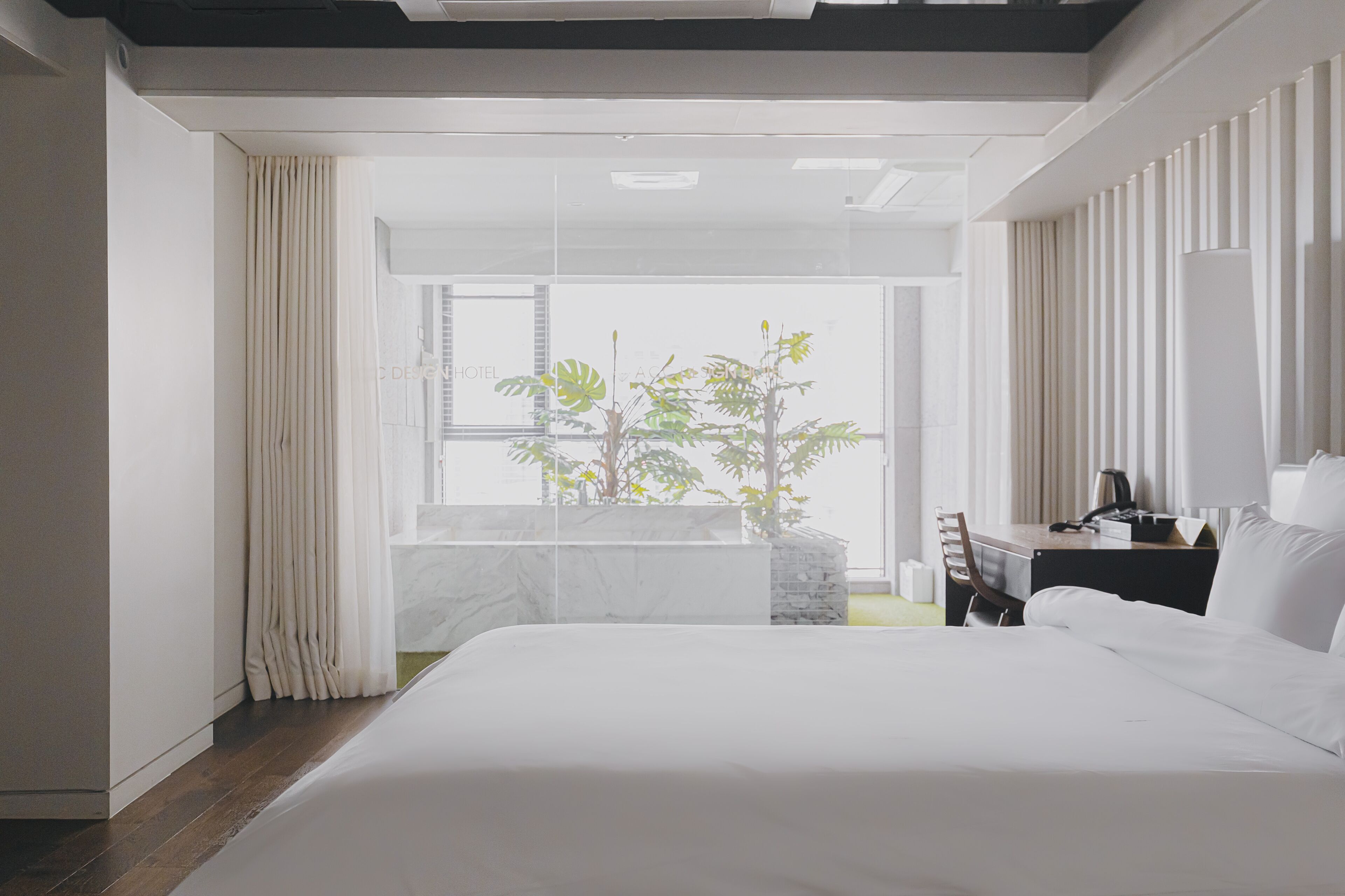 Creation Suite | Két bảo mật tại phòng, bàn, màn/rèm cản sáng, phòng cách âm 