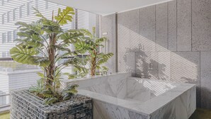 مغطس/حوض استحمام عميق