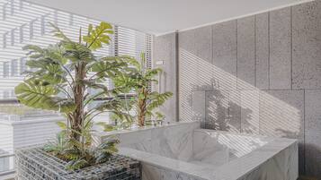 Culture Twin Suite | Bañera profunda